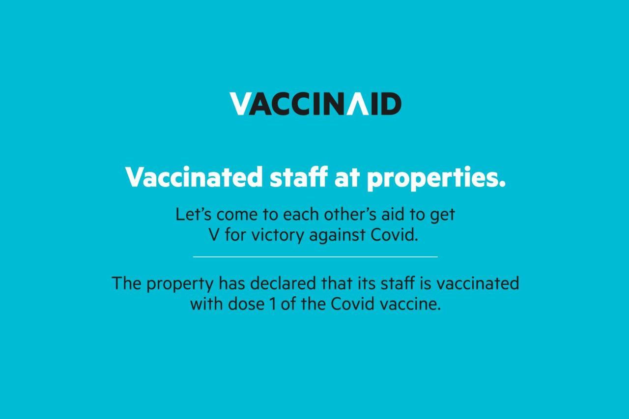 Vaccinated Staff - Collection O 50232 Ulife Hotel - Mumbai — Photos 1